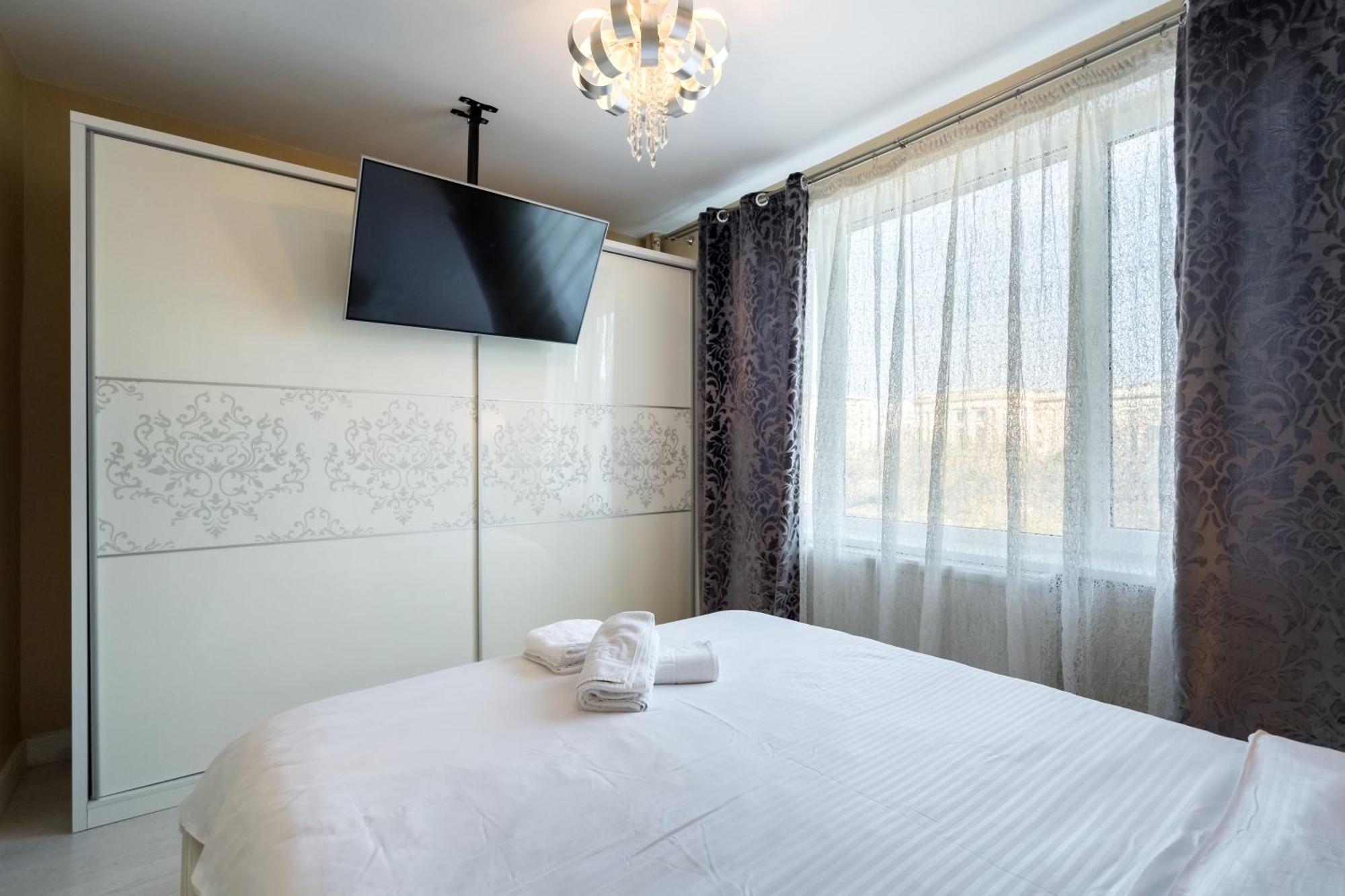 Top Location With Iconic View - Sala Palatului Bucarest Exterior foto